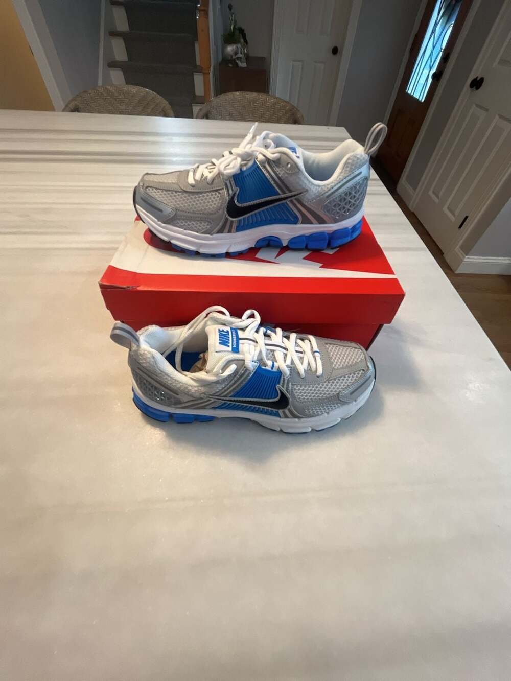 Nike Zoom Vomero 5 Size 5.5 Metallic Silver Photo Blue youth